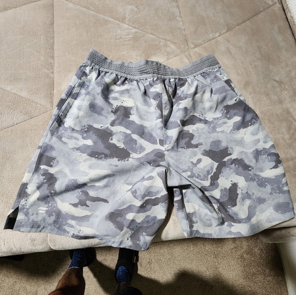 Fabletics Men's medium shorts - Picture 2 of 5
